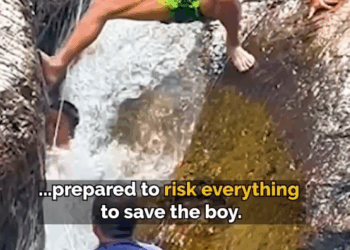 Strangers Unite to Save Child from Dangerous Current _part2