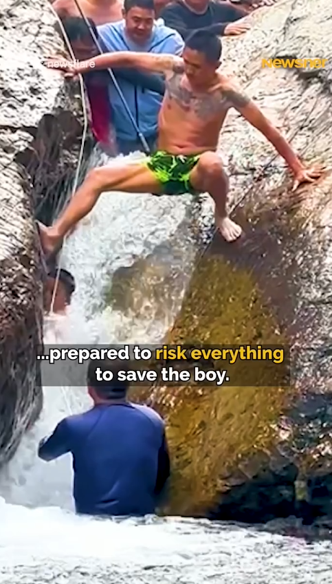 Strangers Unite to Save Child from Dangerous Current _part2