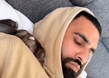 C3009003 family found rabbit nest in their garden gave it warm home_part2