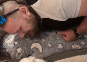 C1411010_couple rescued an opossum stuck in net adopted it #animal_part2