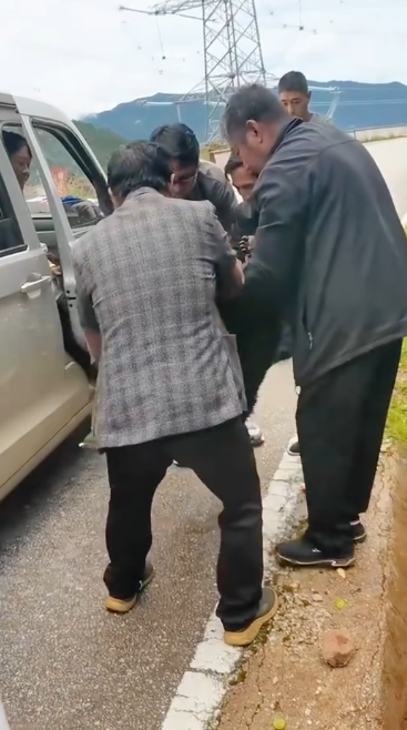 C1512020_Rescue little bear who is separated his mother #rescue #bear…