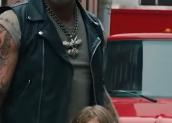 C2512003_The camera kept recording as strength disappeared second by second