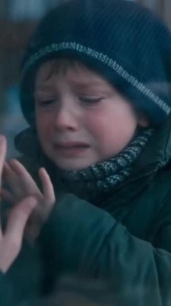 18 A Little Boy Stood Crying Outside a Pet Shop — And When a Stranger Handed His Credit Card to the Clerk, Everyone Watched in Silence