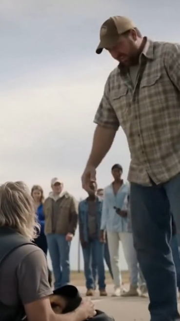 22 The Biker Who Cut the Rope Tying a Dog Behind a Truck — And When He Lifted It Into His Bike, Everyone Broke Down in Tears