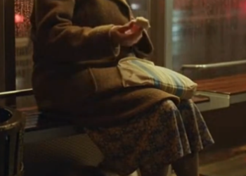 C0301002_The struggle continued while every chance of survival disappeared